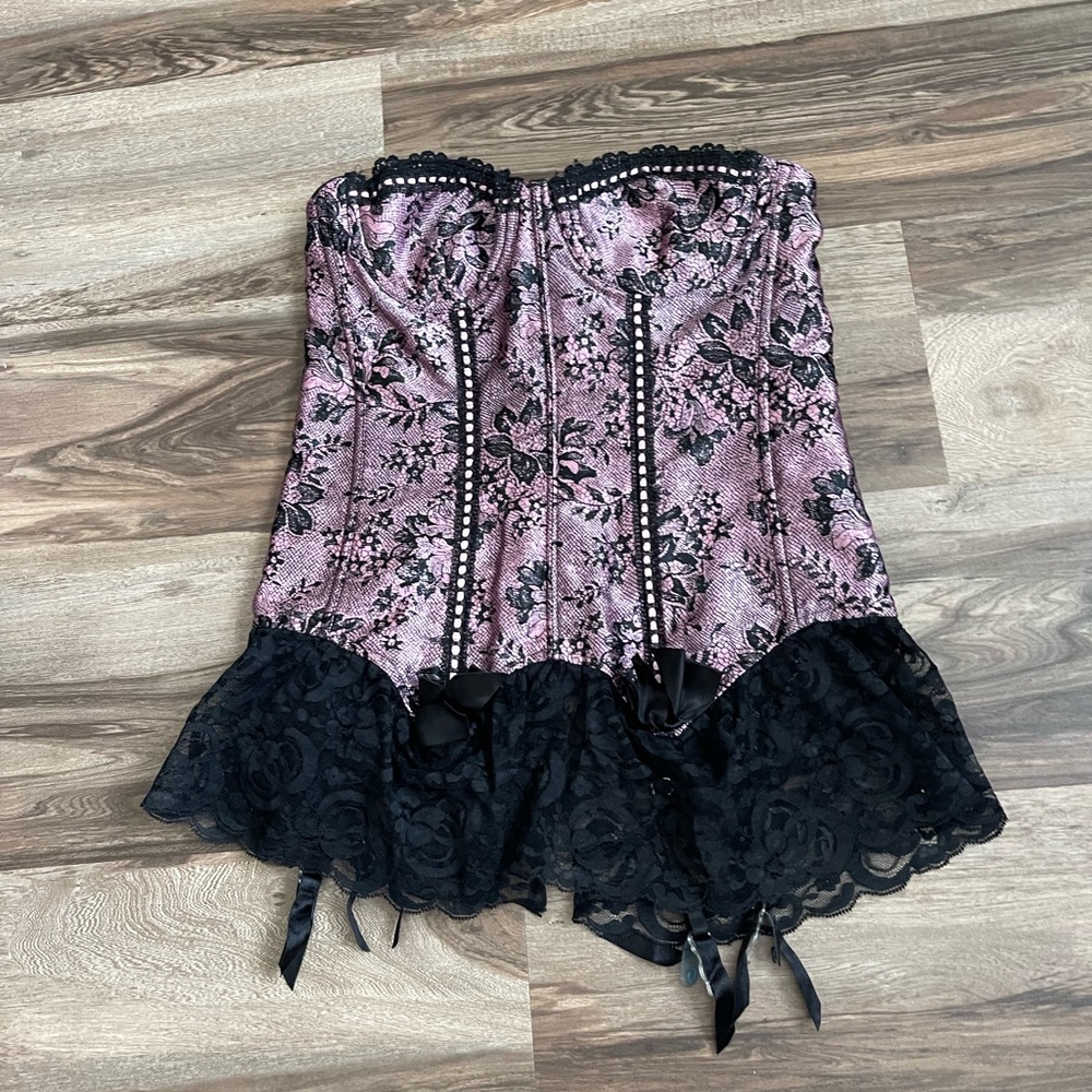 Fredericks of Hollywood lingerie Garter